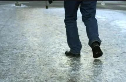 До 69 травмированных из-за гололеда в Киеве выезжала скорая