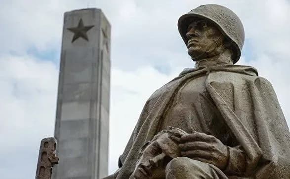 Росія звинуватила Польщу у "державному вандалізмі"