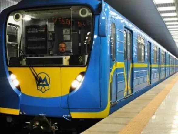 Із 1 грудня пільговики зможуть їздити безплатно в метро лише з карткою киянина