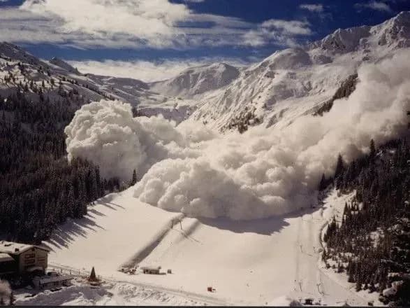 Закарпаттю загрожує сходження лавин