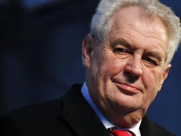 Президент Чехії прийняв у вівторок відставку уряду