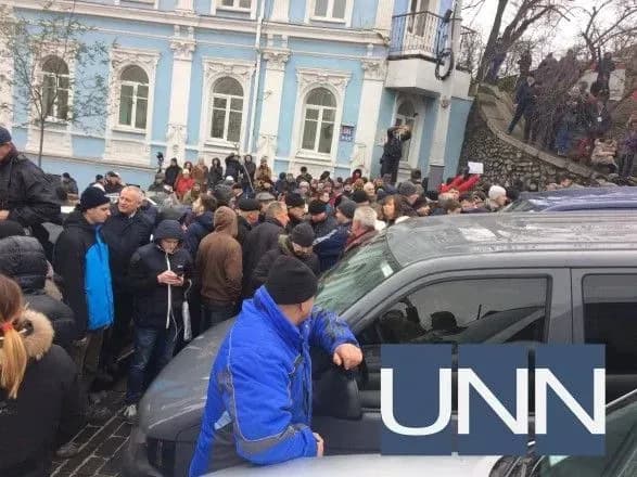 Глава Нацполиции предостерег митингующих под ВР от провокаций