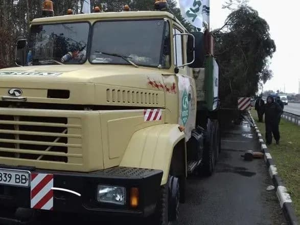 Головну новорічну ялинку привезли до Києва