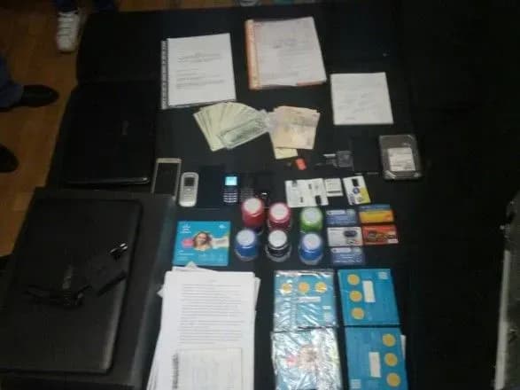 Кіберполіція викрила злочинну групу, яка ошукала підприємства на 5 млн грн