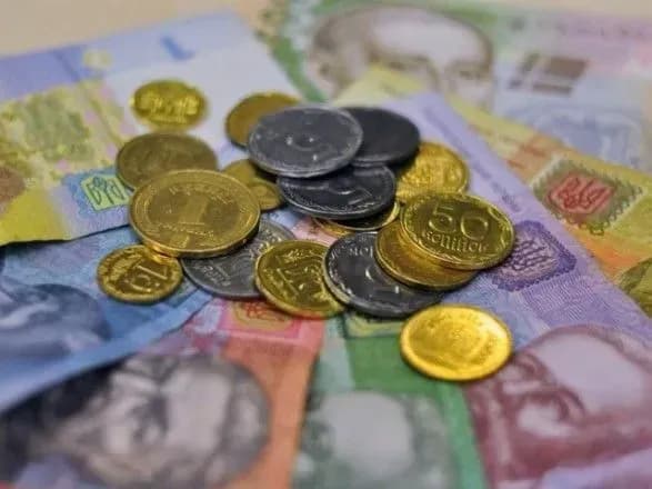 Кількість українців, які отримують "мінімалку", зменшилась в 3,5 рази