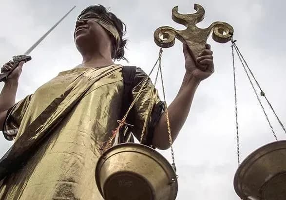 Порошенко на фракції БПП закликав розблокувати внесення ним закону про антикорупційний суд