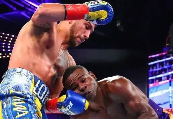 Ломаченко переміг Рігондо технічним нокаутом