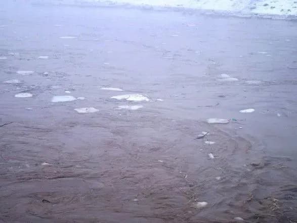 На двох дорогах Закарпаття заборонили рух через підйом рівнів води у річках