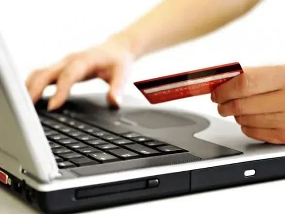 Українці тимчасово не зможуть повертати залізничні квитки через Інтернет