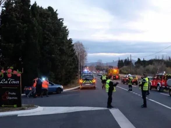 Поїзд зіштовхнувся із шкільним автобусом у Франції, є жертви