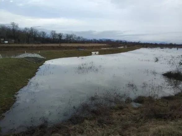 Через опади на Закарпатті затопило два місцевих автошляхи