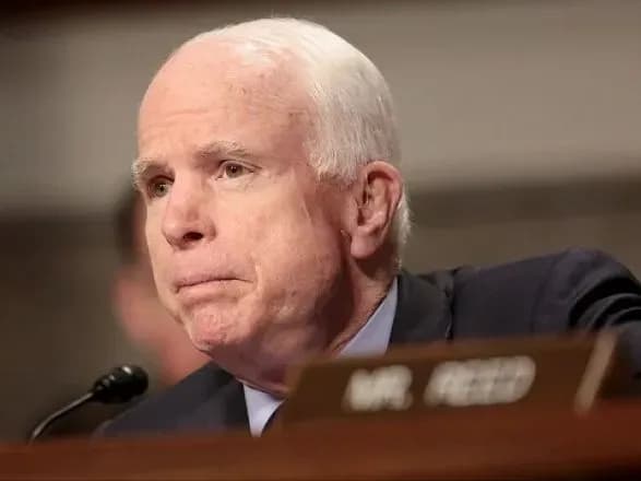 Сенатора США Маккейна госпіталізували