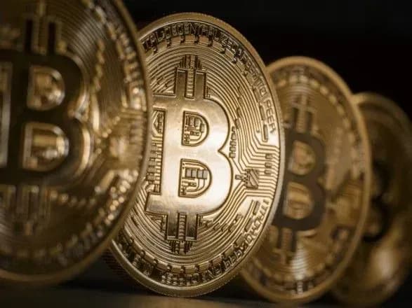 Українська АЗС пропонує купувати пальне за біткоіни