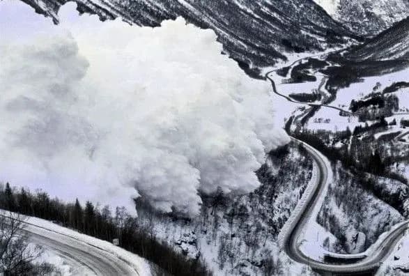 У Карпатах значна небезпека сходження лавин