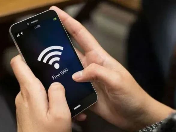 В усьому комунальному наземному транспорті Києва пообіцяли безплатний Wi-Fi