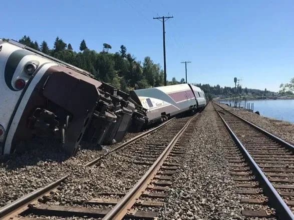 У США повідомили про загиблих в аварії за участю пасажирського потягу Amtrak