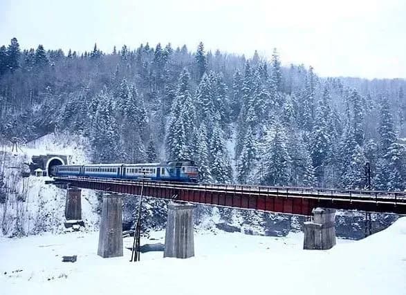 "Укрзалізниця" відкрила продаж на 36 додаткових поїздів