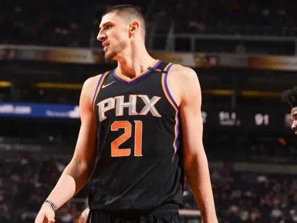 Центровий Лень встановив кілька рекордів у матчі НБА