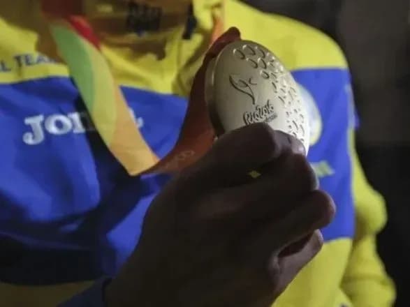 Порошенко назначил стипендии паралимпийцам, дефлимпийцам и их тренерам