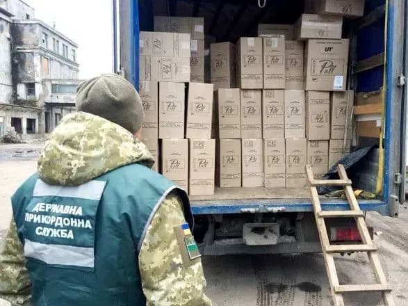 Тютюнові вироби вартістю 3 млн грн вилучили прикордонники Одеси
