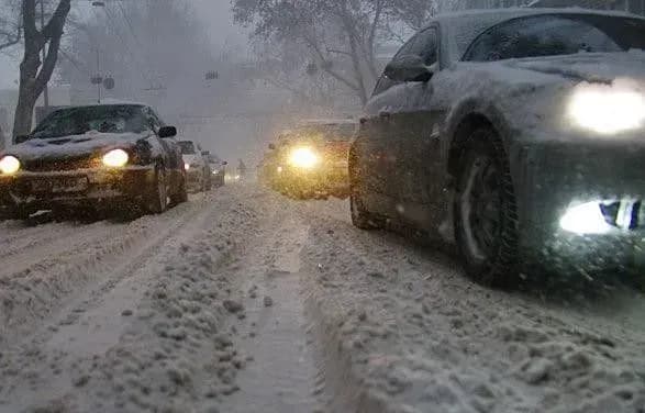 Рух транспорту Одеською трасою частково відновлено - поліція