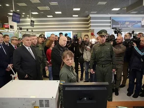 Держприкордонслужба презентувала систему фіксації біометричних даних іноземців