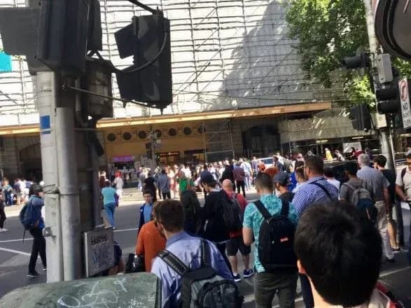 В Австралії автомобіль в'їхав у натовп: до 19 постраждалих