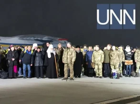 Порошенко назвав дивом звільнення з полону 74 українців