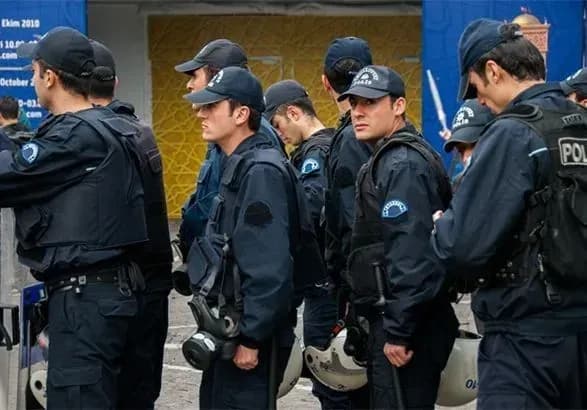 На півдні Туреччини поблизу поліцейського відділку стався вибух