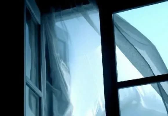 У Києві чоловік стрибнув з 13 поверху