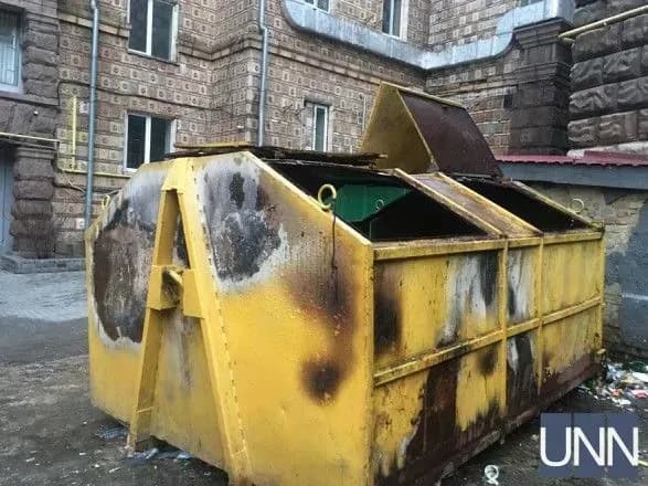 Сміттєвий контейнер вибухнув в центрі Києва