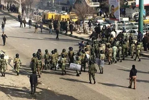 Антиурядові протести в Ірані: є перші жертви