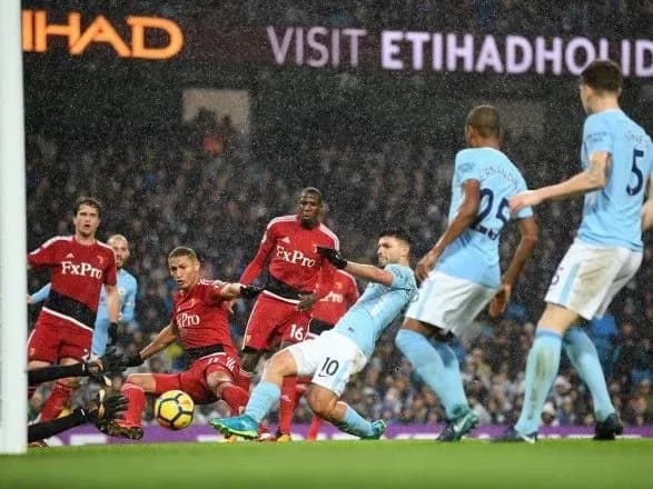 "Манчестер Сити" выиграл у "Уотфорда" и упрочил лидерство в АПЛ