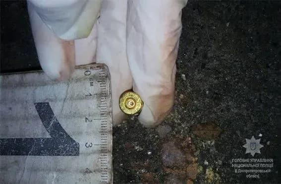 У Дніпрі невідомі відкрили стрілянину у дворі будинку, є постраждалі