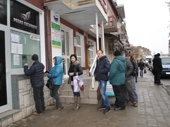 Євро у обмінниках подорожчав до 34 грн