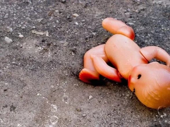 У Коломиї судять жінку, яка задушила і намагалася спалити власне немовля