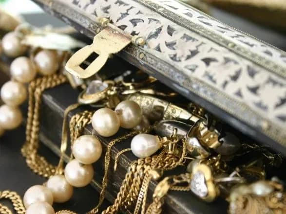 Поліція Парижа знайшла викрадені коштовності на 4,5 млн євро