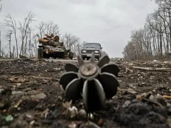 Почти половина украинцев считает, что для мира на Донбассе надо идти на компромиссы с РФ - опрос