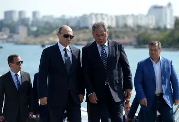 Суд призначив портретознавчі експертизи Путіна, Шойгу і Аксьонова