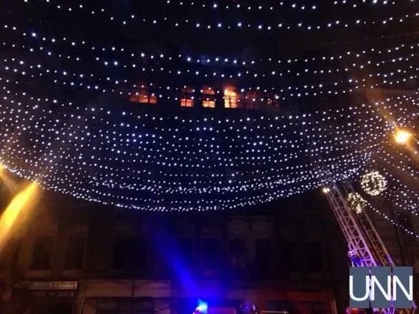 Масштабна пожежа у центрі Києва: біля ЦУМу загорілась будівля