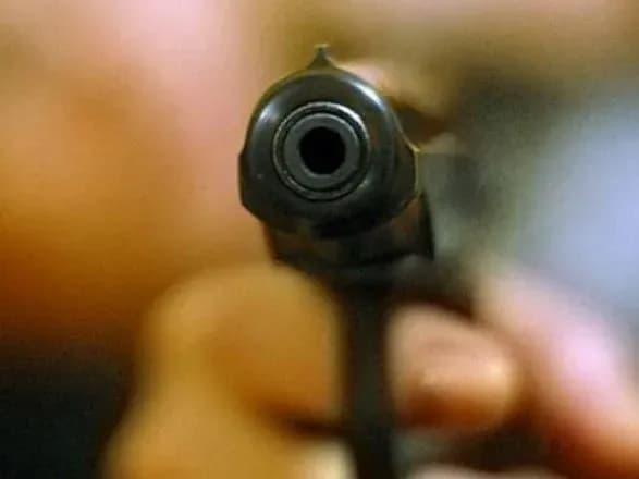 Чоловік в Одесі забарикадувався у квартирі та стріляв по перехожих з вікна