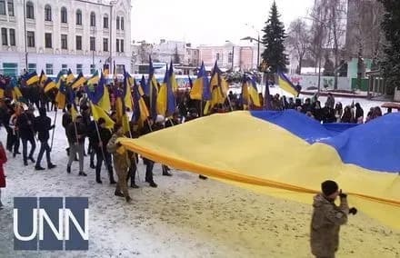 Близько тисячі людей утворили живий ланцюг у Житомирі