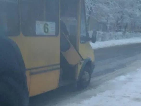 У Кропивницькому у маршрутці відпали двері під час руху