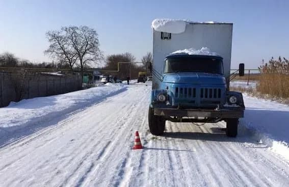 Пенсіонер-велосипедист загинув під колесами вантажівки на Донбасі