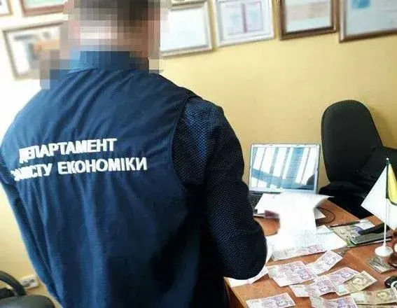 Завідувач кафедри на Львівщині за хабарі "допомагав" студентам складати іспити