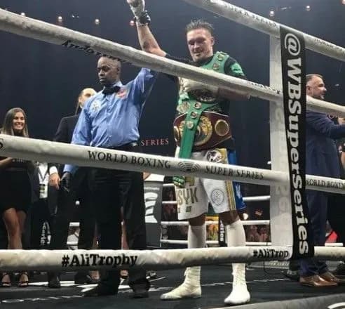 Олександр Усик переміг Майріса Брієдіса