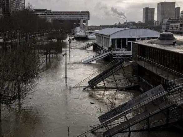 Уровень Сены в Париже продолжает повышаться