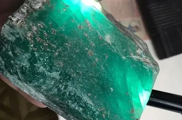 На Уралі знайшли смарагд вагою 1,6 кг