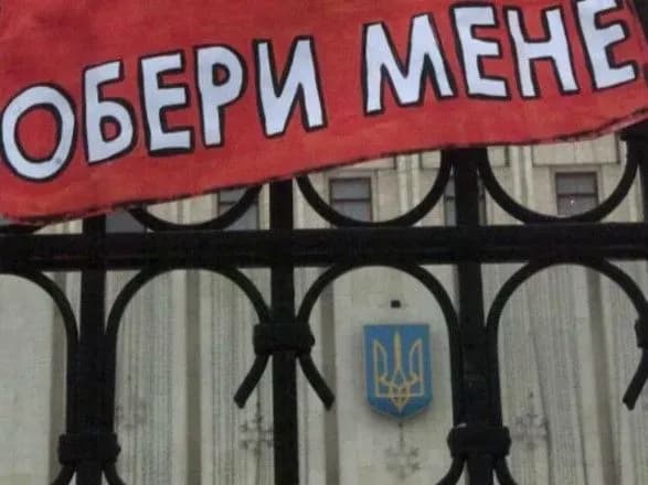 Гриневич закликала повідомляти про політичну агітацію в школах