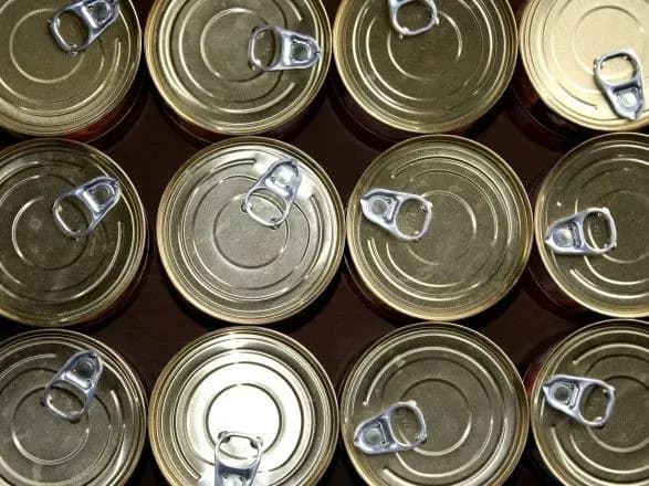 Українець намагався переправити через лінію розмежування на Донбасі 4,5 тис. банок консерв